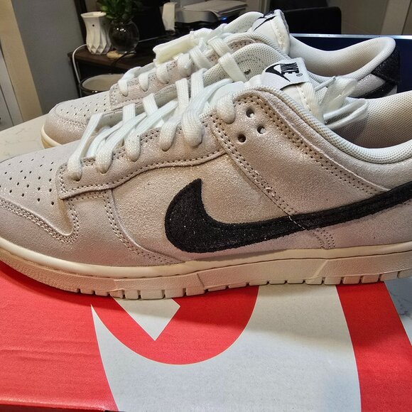 Nike Dunk Low SE White Suede Black Mens Size 10 Womens 11.5 HQ3502-100 NEW - Picture 1 of 13